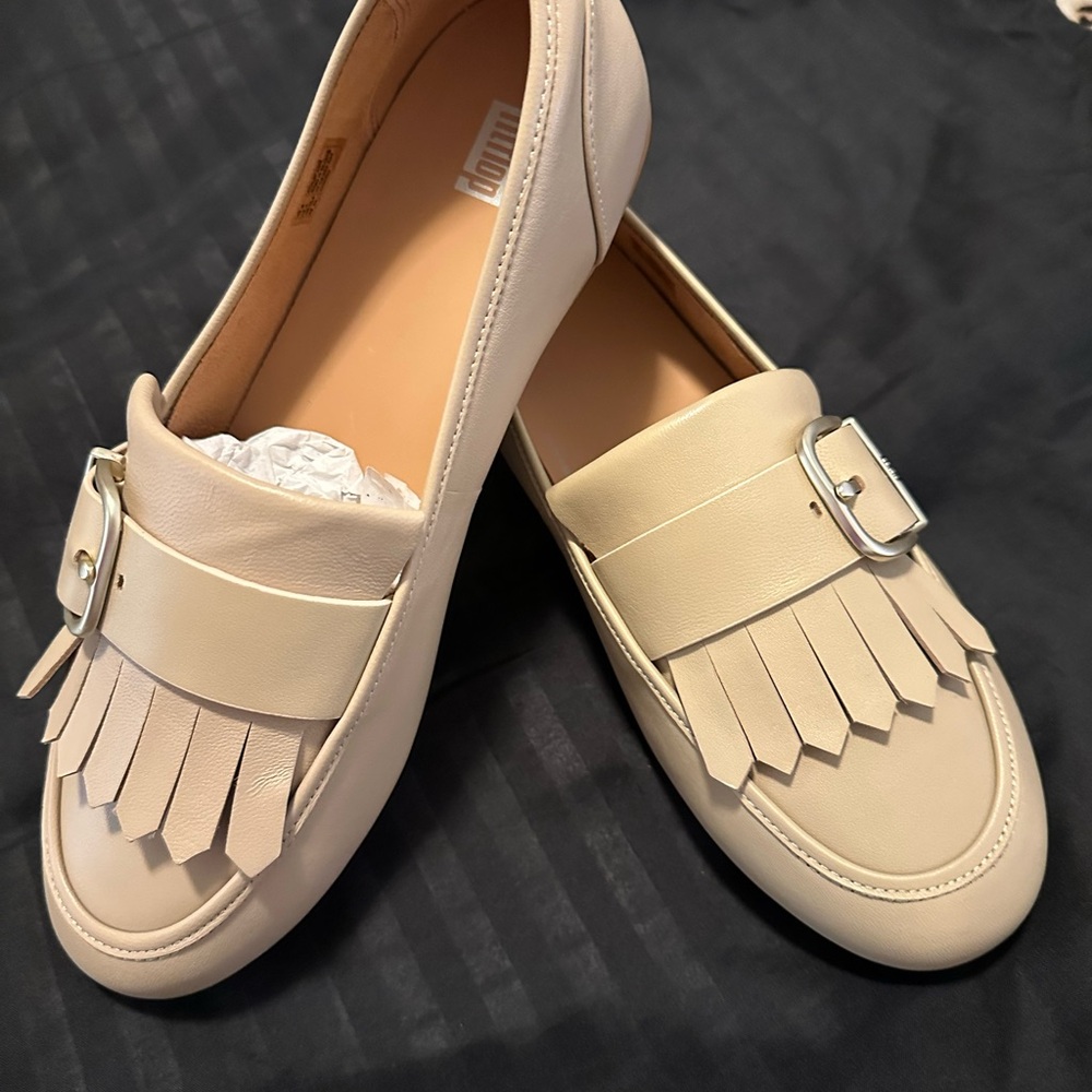 Fitflop Beige Loafers with Buckle and Fringe - Picture 2 of 7
